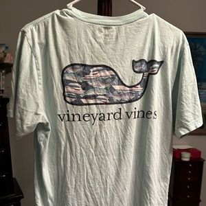 Vineyard vines lightly worn men’s tshirt